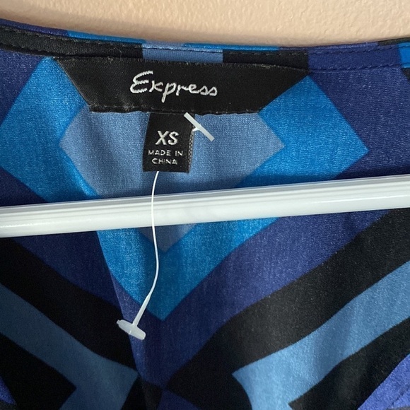 Express dress - Picture 2 of 4